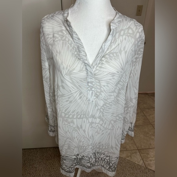 Chicos Blouse Top Women Size 2 12/14 Silver 2pc Blouse Cami Set Sequin Butterfly - Picture 2 of 9